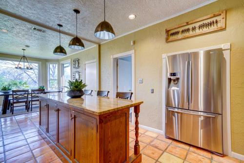 New Braunfels Retreat Relax at The Hideout in New Braunfels, USA