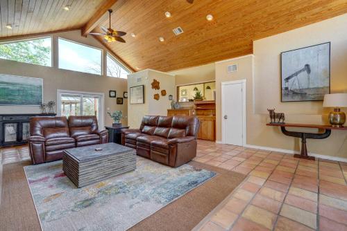 New Braunfels Retreat Relax at The Hideout in New Braunfels, USA