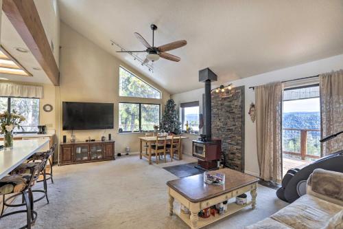 Homey Colfax Getaway w/ Private Hot Tub! in Colfax (CA)