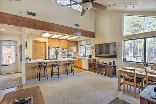Homey Colfax Getaway w/ Private Hot Tub! in Colfax (CA)
