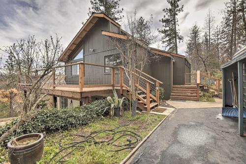 Homey Colfax Getaway w/ Private Hot Tub! in Colfax (CA)