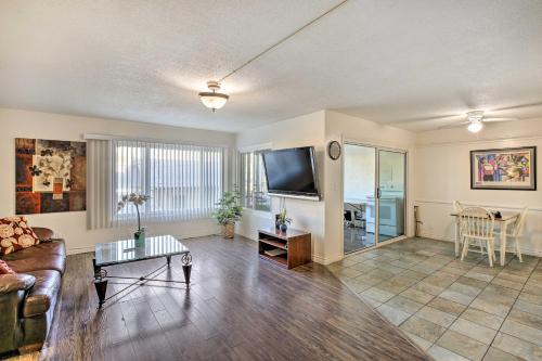 Convenient Inglewood Condo 1 Mile to SoFi!