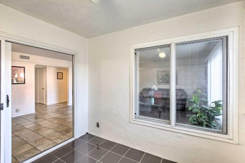 Convenient Inglewood Condo 1 Mile to SoFi!