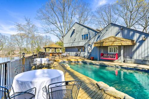 Stunning Southaven Estate Pool and Spacious Deck!