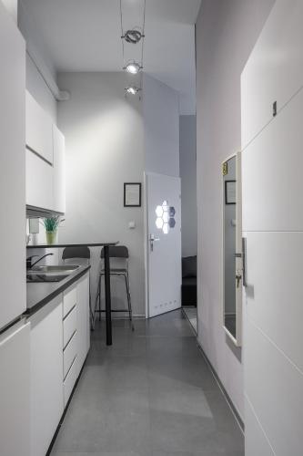 Rent-Apart City Center Lodz - image 9