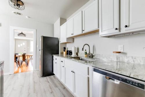 Private Boho Bungalow 10 Minutes to Downtown RVA! in Richmond, USA