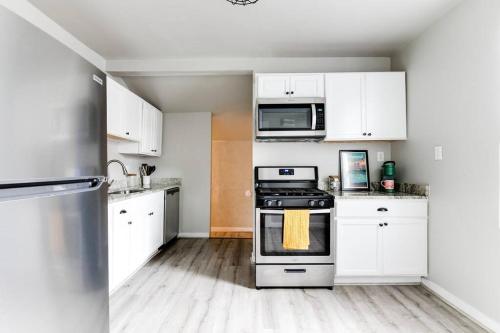 Private Boho Bungalow 10 Minutes to Downtown RVA! in Richmond, USA