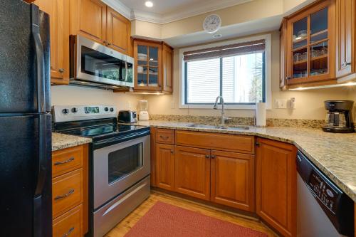 Condo with 2 Decks - Steps from Wrightsville Beach! - image 2