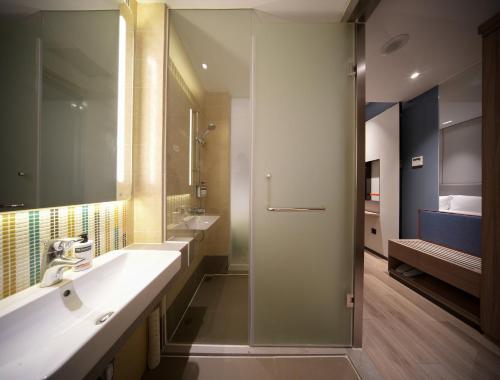 Holiday Inn Express Shanghai Pujiang by IHG, Shanghai (photo 7)
