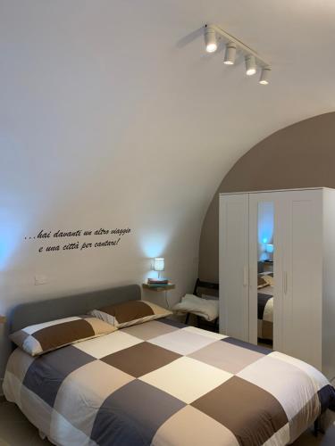  La Valigia dell´Attore - Monolocale in pieno centro storico, Ferienwohnung in LʼAquila