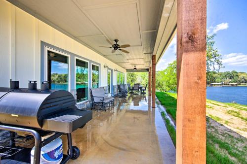 Lake Palestine Vacation Rental - Steps to Water! in Coffee City (TX)