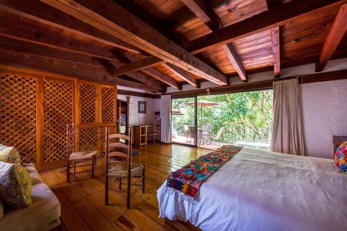 Agradable Hostal sobre el Centro de Valle de Bravo in Valle de Bravo, Mexico