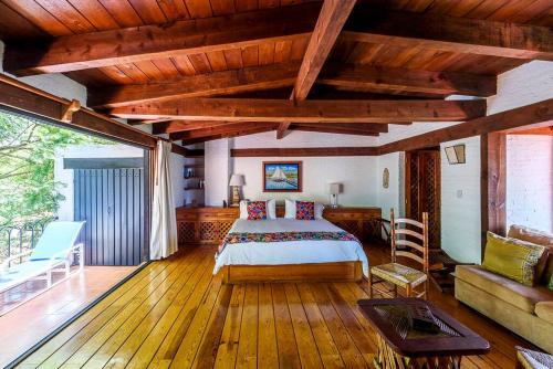 Agradable Hostal sobre el Centro de Valle de Bravo in Valle de Bravo, Mexico