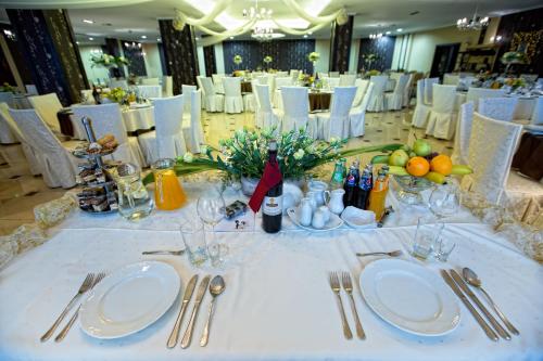 Hotel Gold - image 10