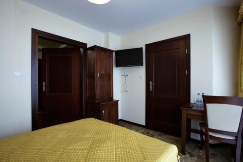 2 twin beds