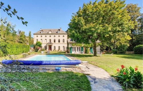 Beautiful Home In Espalion With Outdoor Swimming Pool, Wifi And 10 Bedrooms - Location saisonnière - Espalion