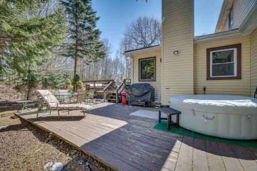Pocono Summit Vacation Rental with Grill and Fire Pits in Pocono Summit, USA