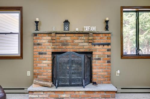 Pocono Summit Vacation Rental with Grill and Fire Pits in Pocono Summit, USA