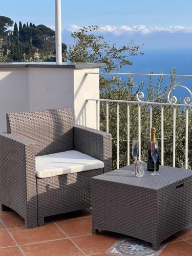 Infinity Experience Casa Vacanza Incantevole con Terrazzo in Scala