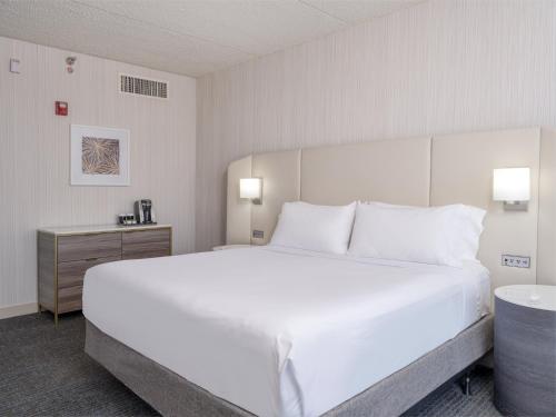 King Room - Mobility Access Tub - Non-Smoking