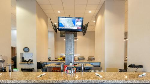 Holiday Inn Phoenix-Mesa/Chandler an IHG Hotel - image 2