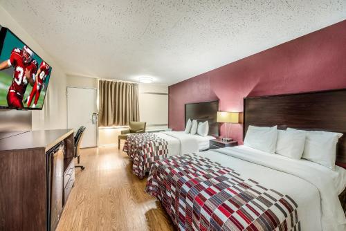 Red Roof Inn & Suites Wapakoneta - image 10