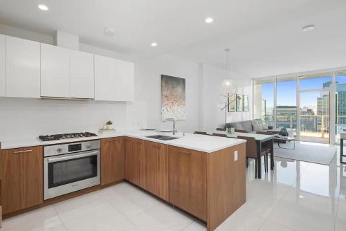 One bedroom Suite + Office image 5