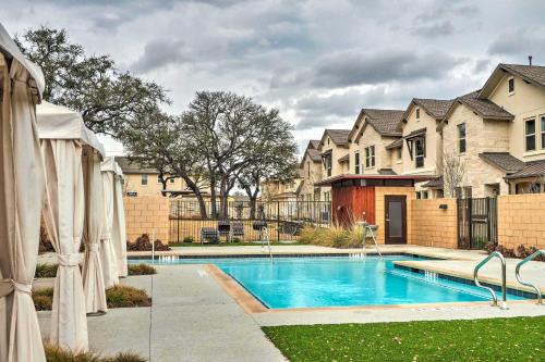 Upscale and Modern Austin Townhome with Pool Access! in Austin, USA