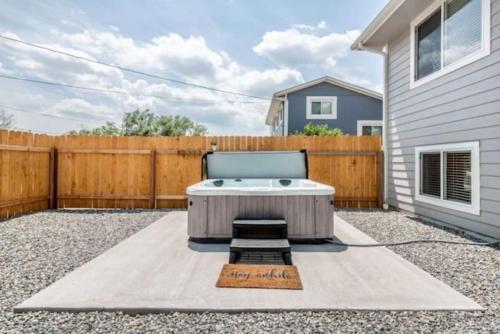 HOT TUB Amazing Mountain views Newly Remodeled in Monument, USA