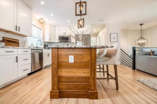HOT TUB Amazing Mountain views Newly Remodeled in Monument, USA