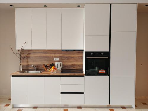 Cozy retreat in the heart of Bllok, Tirana (foto 4)