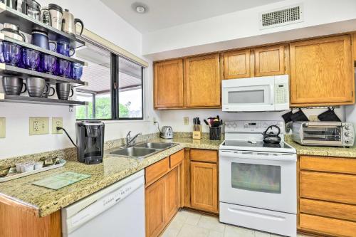 Less Than 1 Mi to Golf Home with Screened Porch in Sun City in Sun City