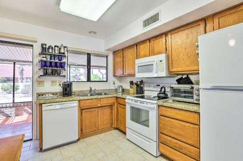 Less Than 1 Mi to Golf Home with Screened Porch in Sun City in Sun City