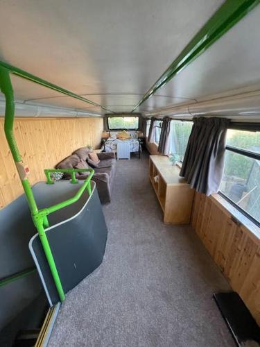 The Green Bus and the lodge in Begbroke