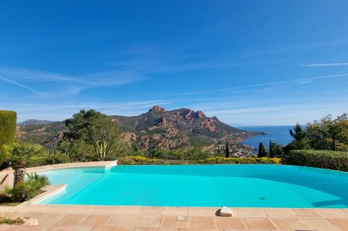 Villa for 14 people Saint-Raphaël Private pool Sea view