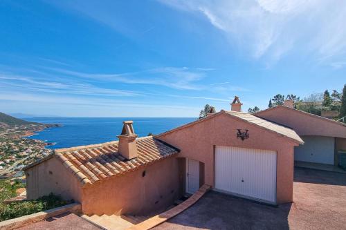 Villa for 14 people Saint-Raphaël Private pool Sea view