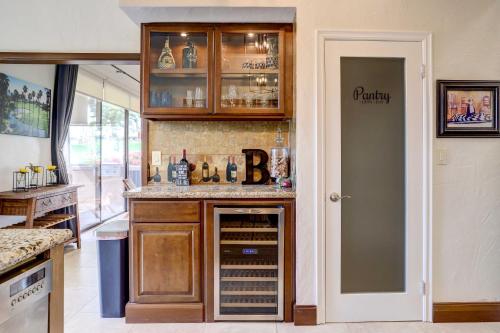 Palm Desert Condo Golf Course View and Pool Access in Palm Desert, USA