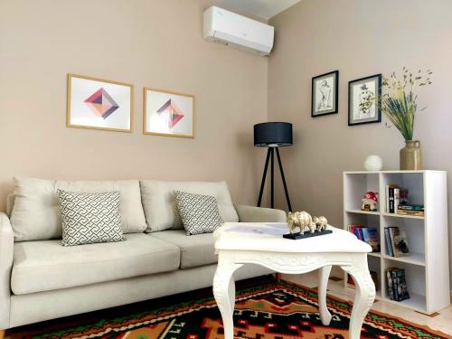 Cozy retreat in the heart of Bllok, Tirana (foto 7)