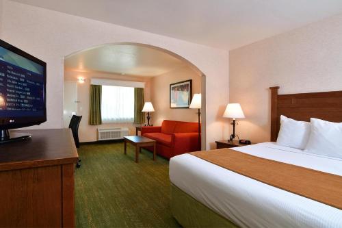 Lamplighter Inn & Suites at SDSU