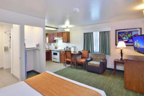 Lamplighter Inn & Suites at SDSU