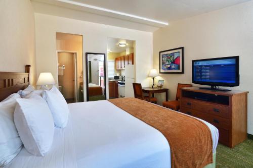 Lamplighter Inn & Suites at SDSU