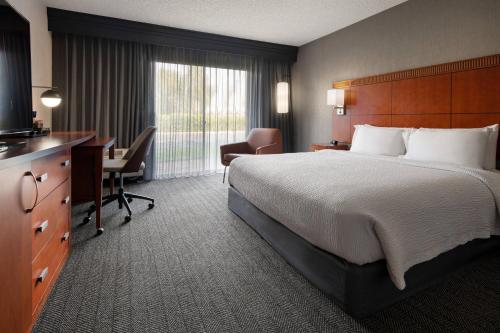 Courtyard by Marriott Fresno