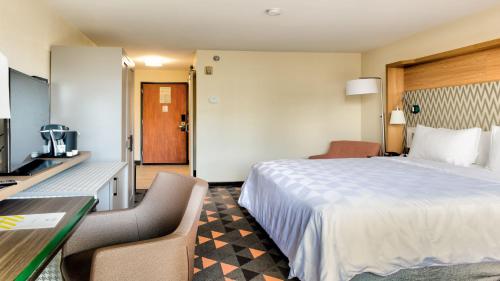 Holiday Inn & Suites Phoenix-Mesa-Chandler, an IHG Hotel