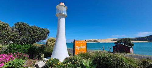 Skats, Opononi Lighthouse Motel in Omapere