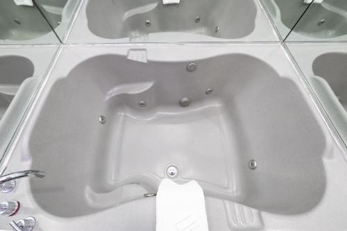 Hot tub, Downtowner Inns - Houston (Hamilton St.) in Houston City Center