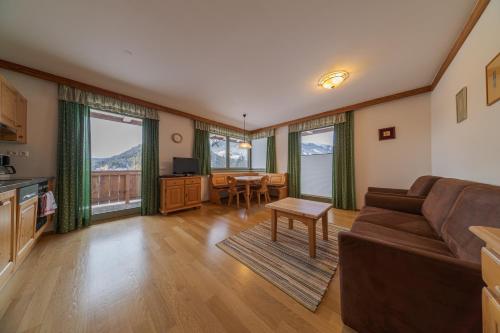 Apartment with Mountain View