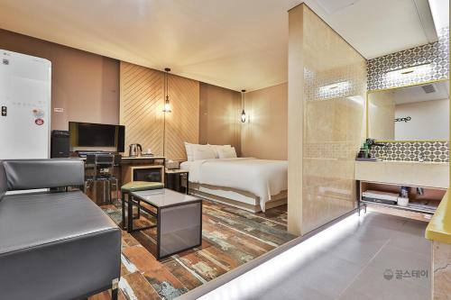 김해 그라시아스 호텔 김해 (Gracias Hotel Gimhae) 2성급 호텔 스위트룸