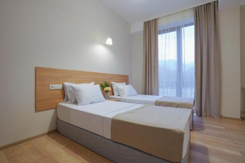 2 twin beds