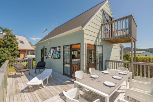 B&B Whangamata - Te Whare Whakatā - Onemana Holiday Home - Bed and Breakfast Whangamata