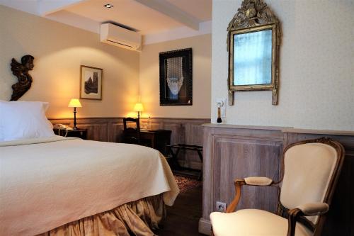 Deluxe Double Room image 5